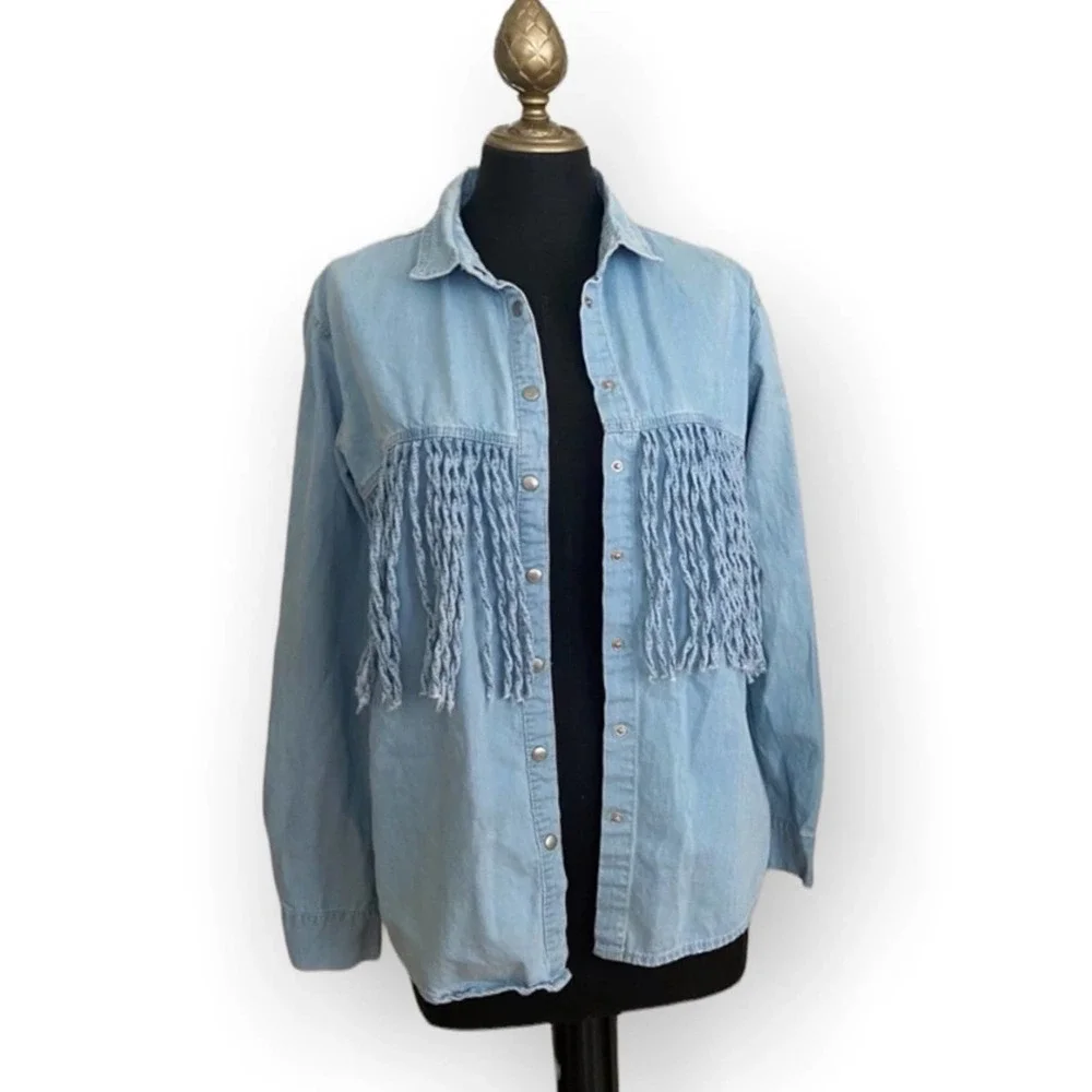 Goldie Top Button Down Western Fringe Light Wash Denim Blouse Size M/L - Picture 2 of 7